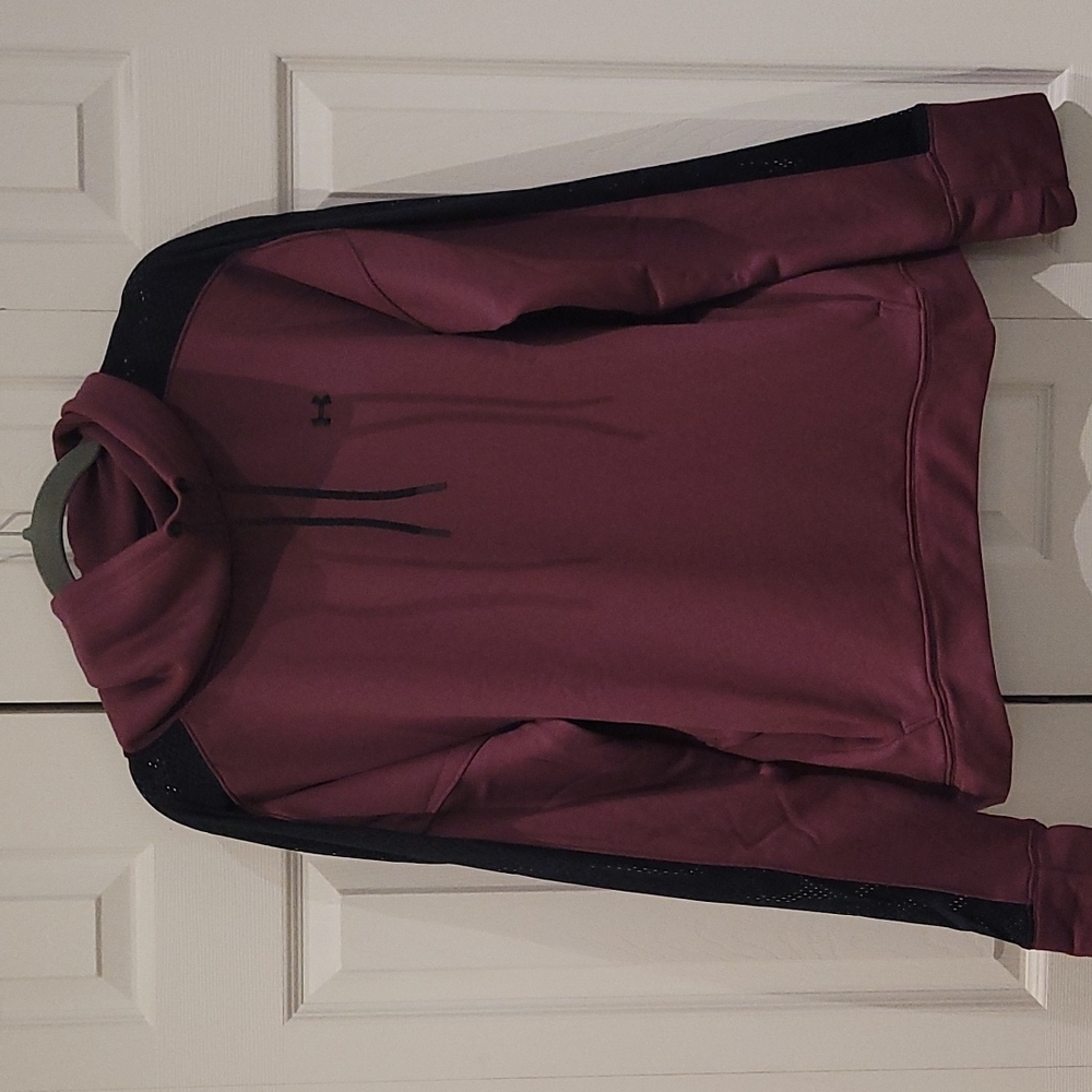 Under Armour Light sweater , XL, Plum Purple and Black